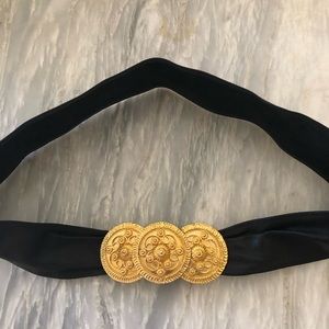 Vintage Women’s Black Leather Belt. Round Double Buckle. Appr. 29 inches Long